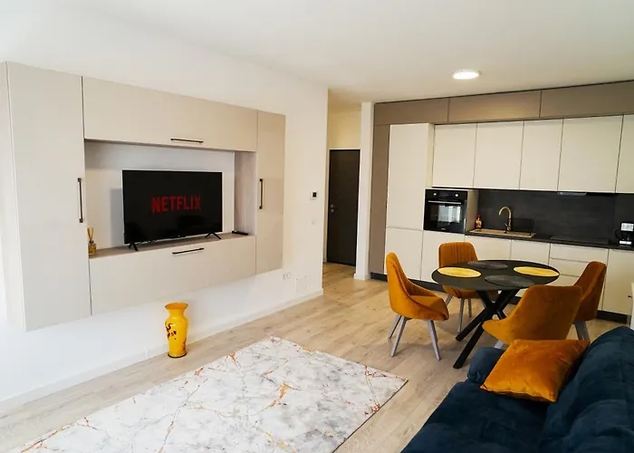 Mirandis s - Modern Stays With Free Parking Near Coresi Mall